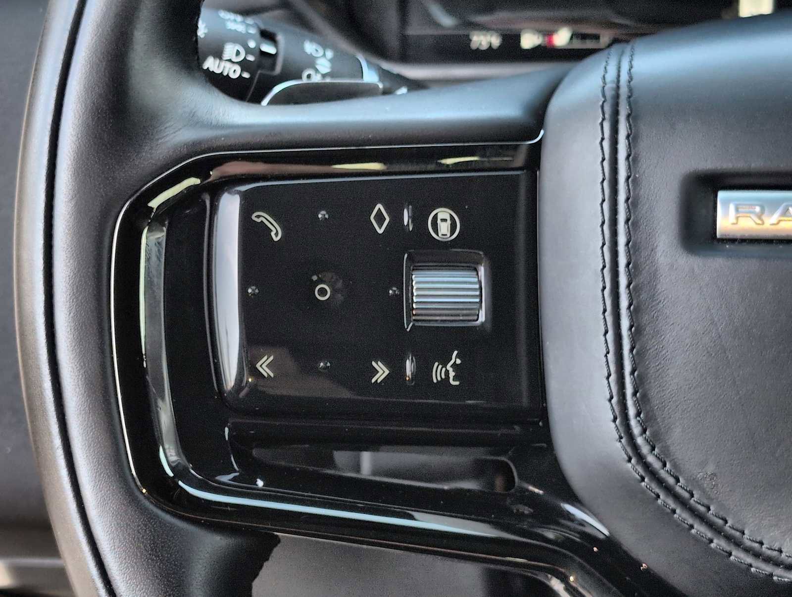 Used 2025 Land Rover Range Rover Velar Dynamic SE AWD/4WD image 24