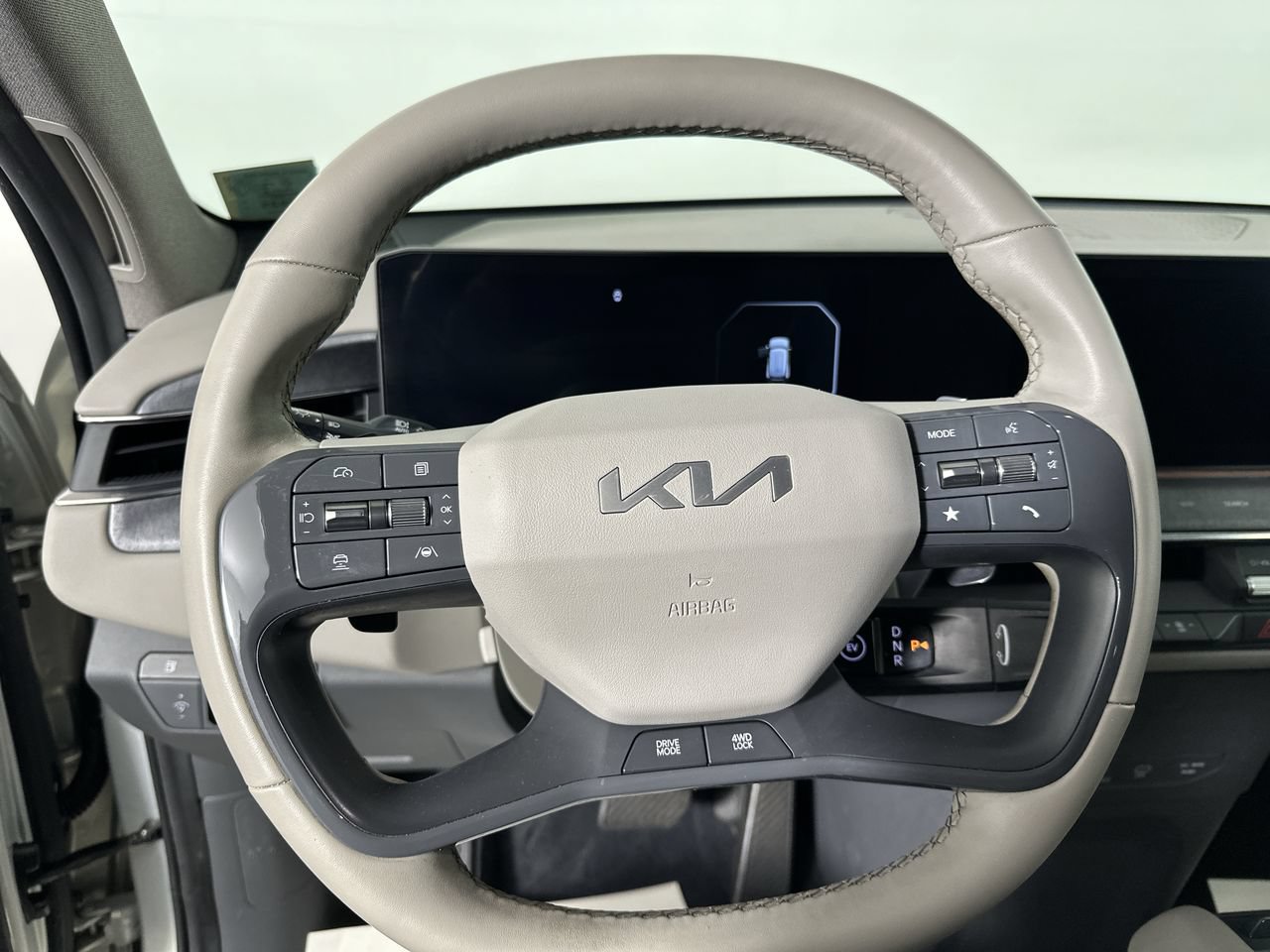 Certified 2024 Kia EV9 Land w/ Towing Package AWD/4WD image 5