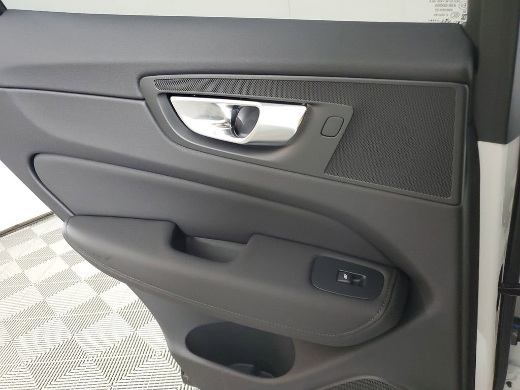 Used 2026 Volvo XC60 B5 Ultra w/ Protection Package Premier image 18