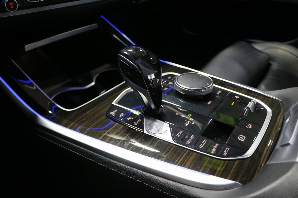 Used 2022 BMW X7 xDrive40i w/ Parking Assistance Package image 27