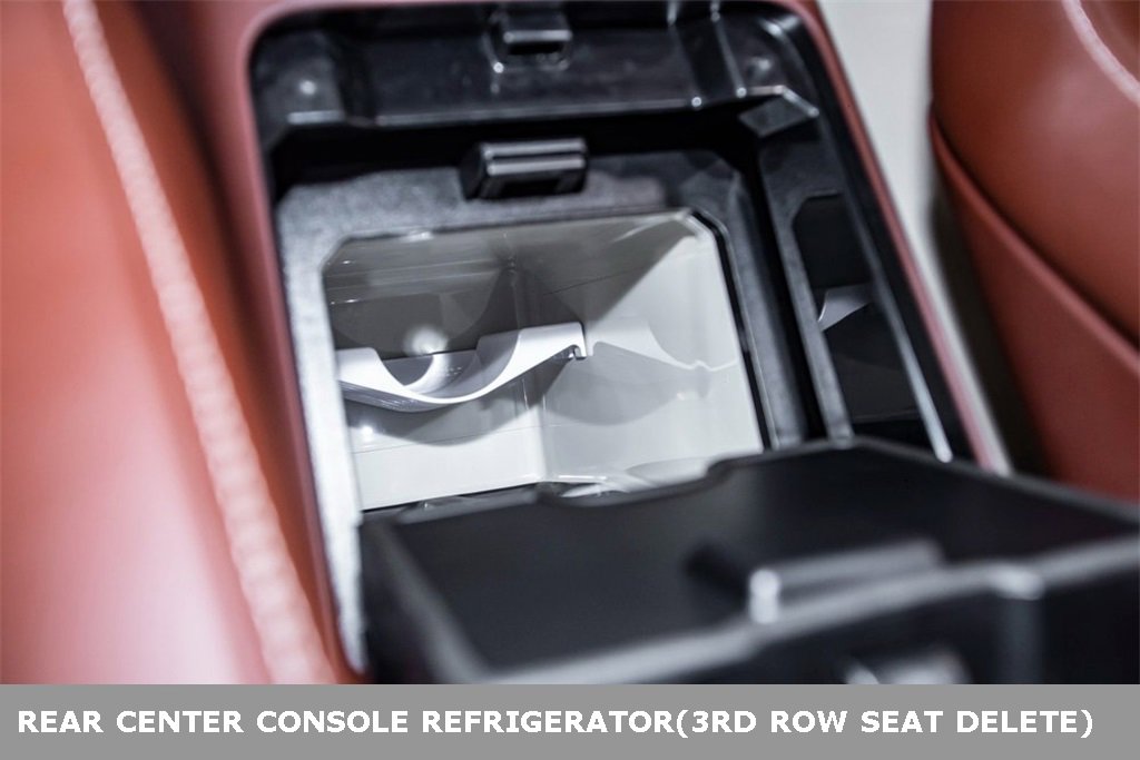 Used 2025 Mercedes-Benz Maybach GLS 600 4MATIC image 17