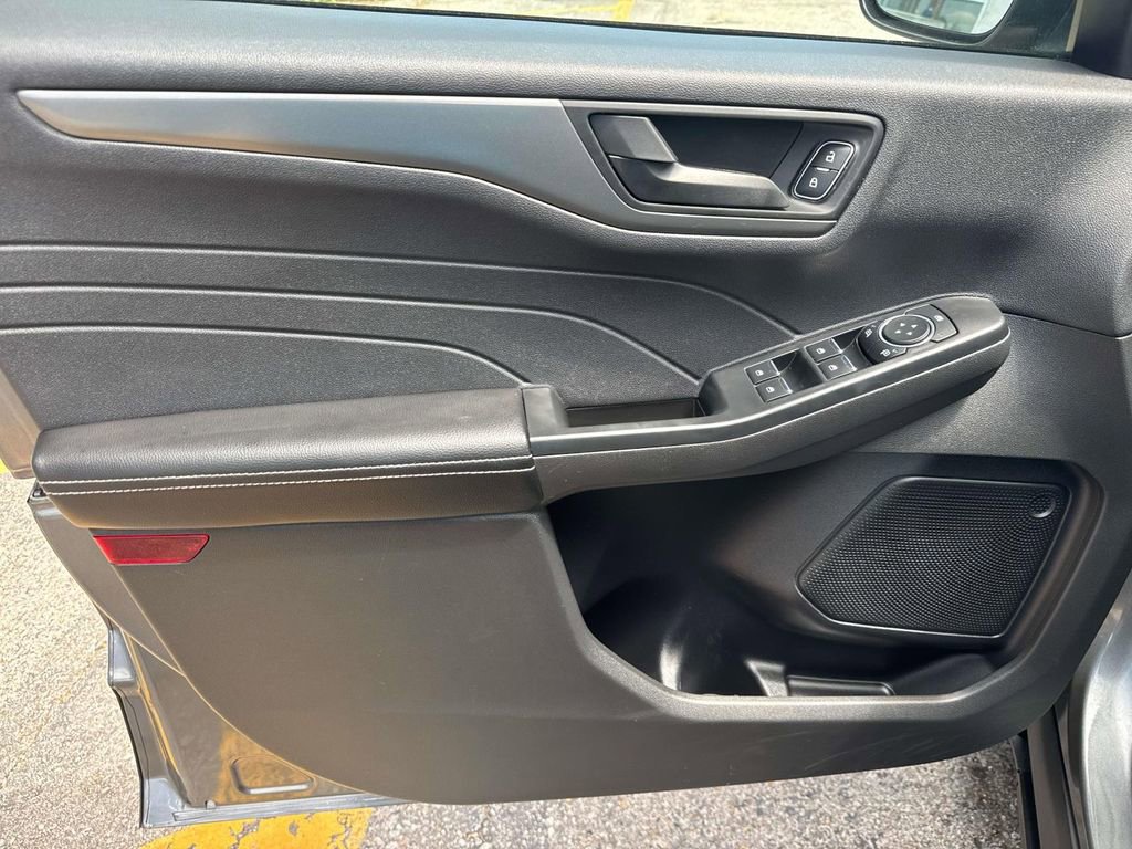 Used 2025 Ford Escape Active AWD/4WD image 19