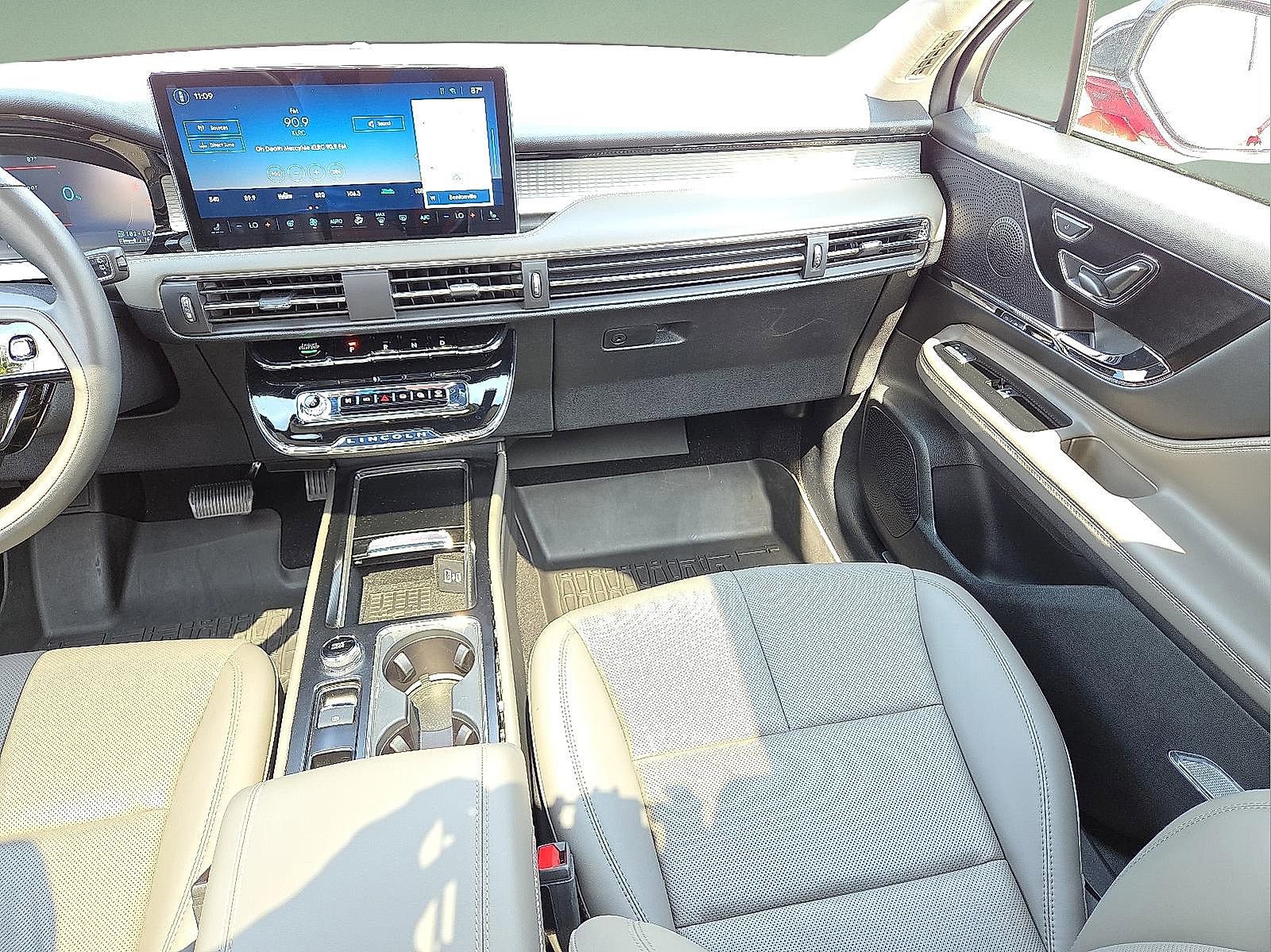 New 2025 Lincoln Corsair Grand Touring w/ Equipment Group 301A AWD/4WD image 13