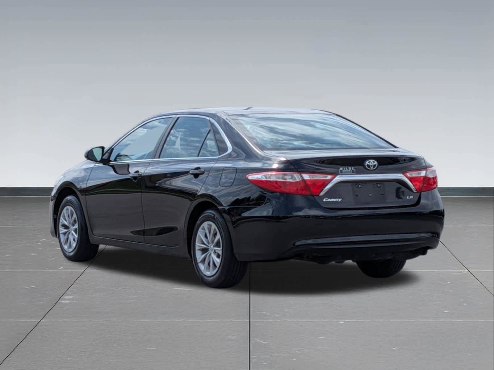 Used 2017 Toyota Camry LE FWD image 3