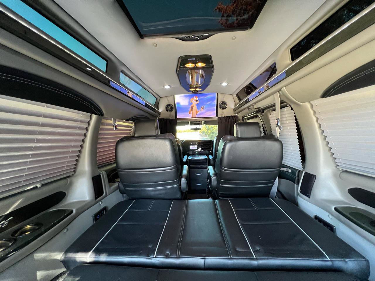 Used 2017 Chevrolet Express 2500 image 32