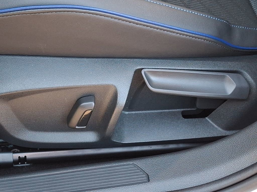 Used 2025 Volkswagen Golf R Black Edition image 11