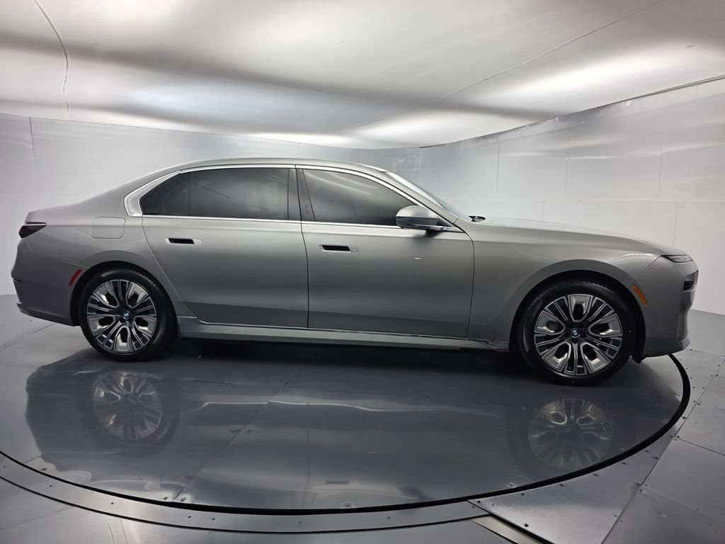 Certified 2023 BMW i7 xDrive60 AWD/4WD image 3