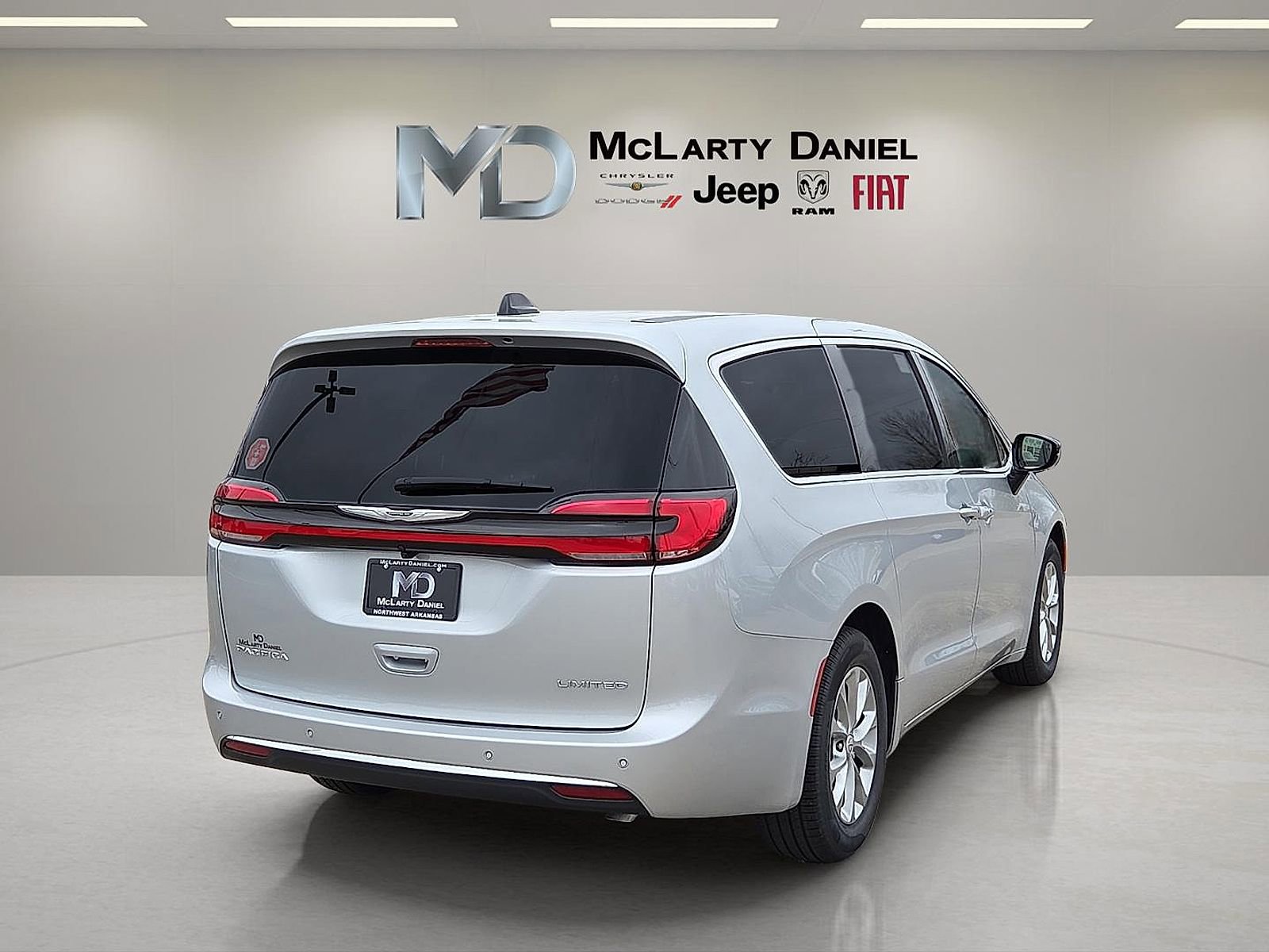 New 2026 Chrysler Pacifica Limited w/ Uconnect Theater Family Group image 5