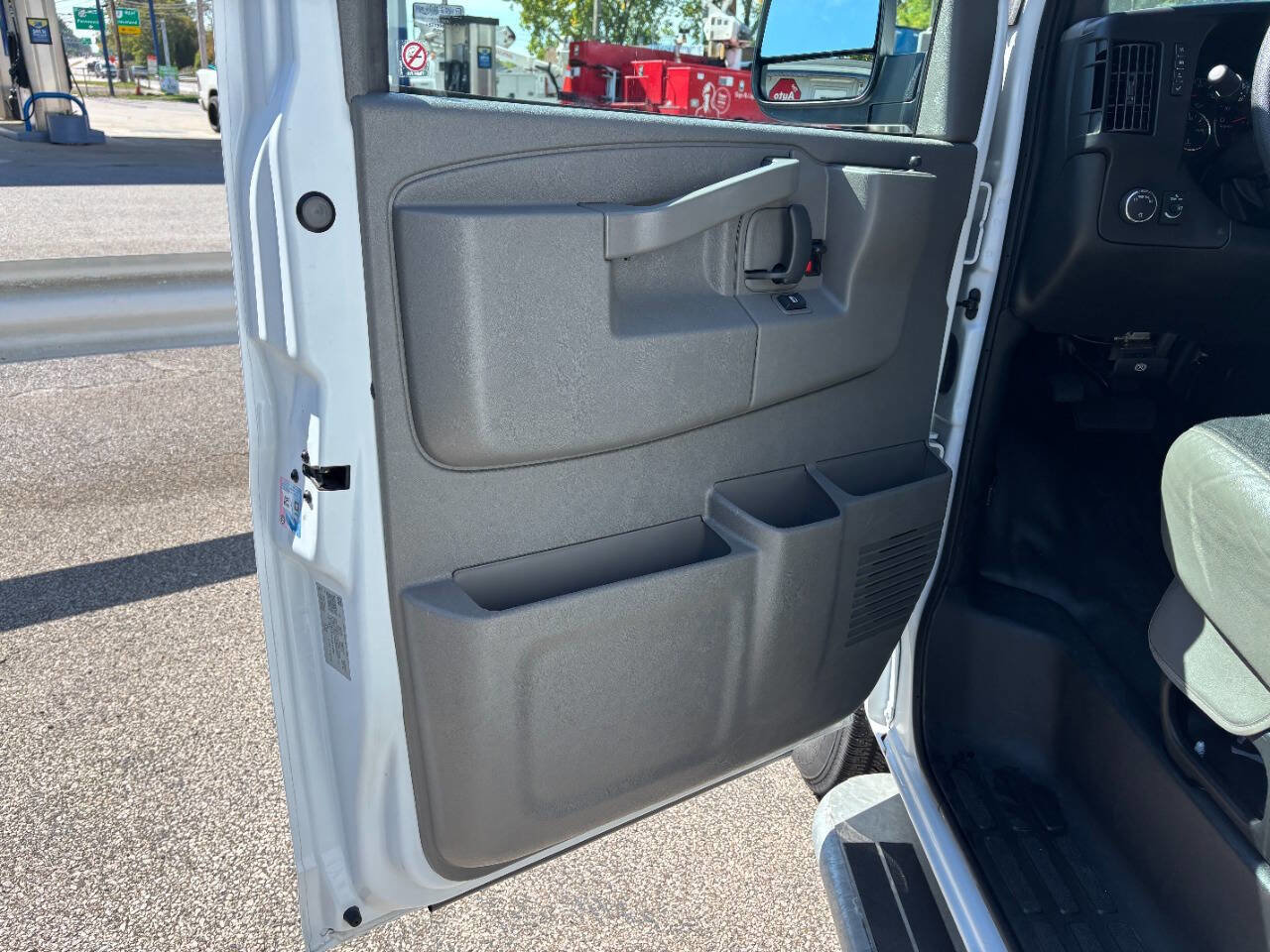 Used 2024 GMC Savana 2500 w/ Driver Convenience Package image 7