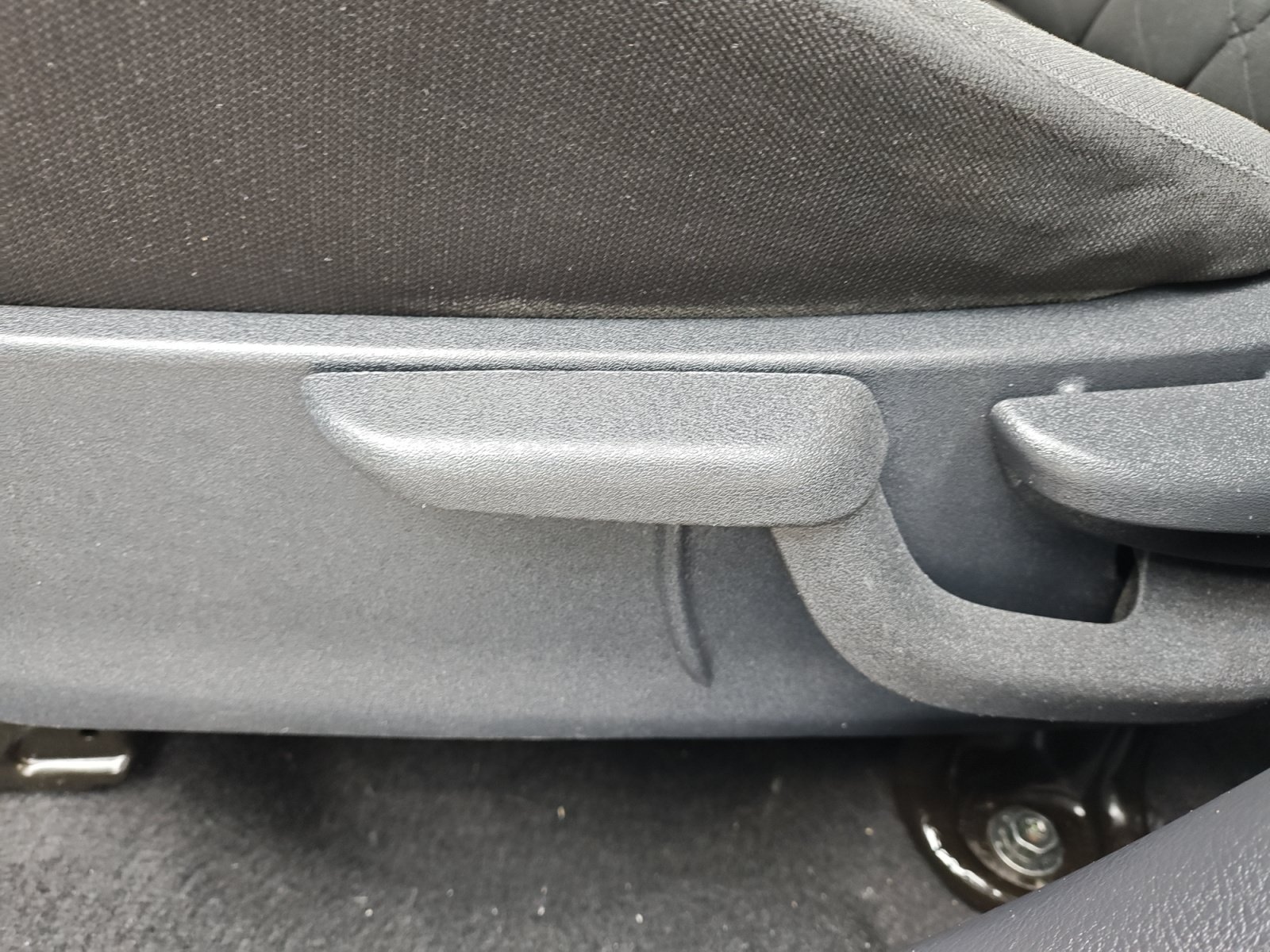 Used 2019 Nissan Kicks S FWD image 13