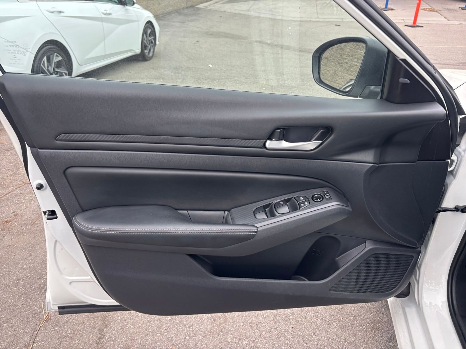 Used 2025 Nissan Altima 2.5 SV image 18