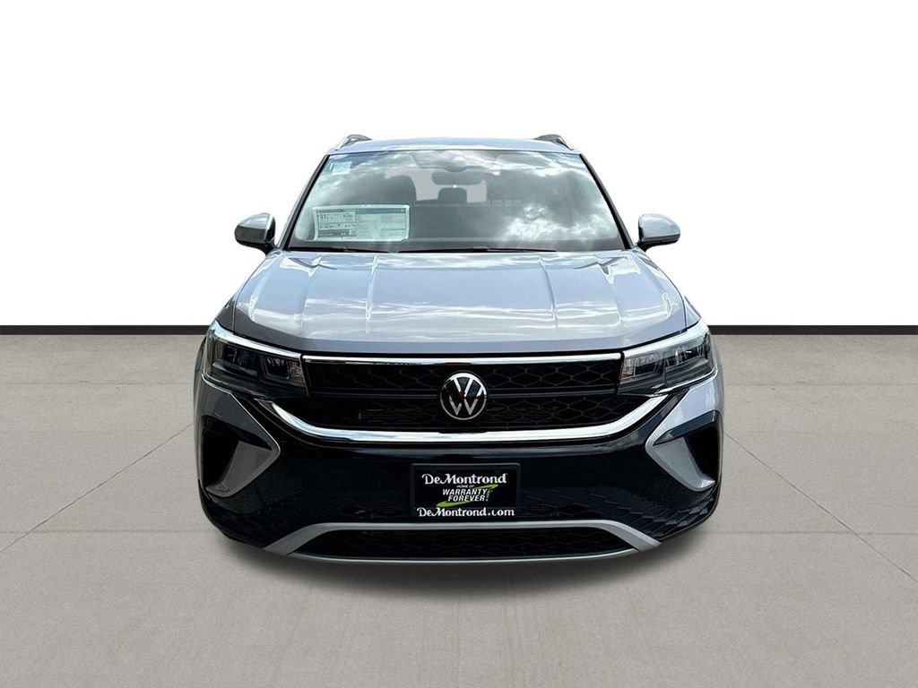 Used 2024 Volkswagen Taos SE FWD image 2