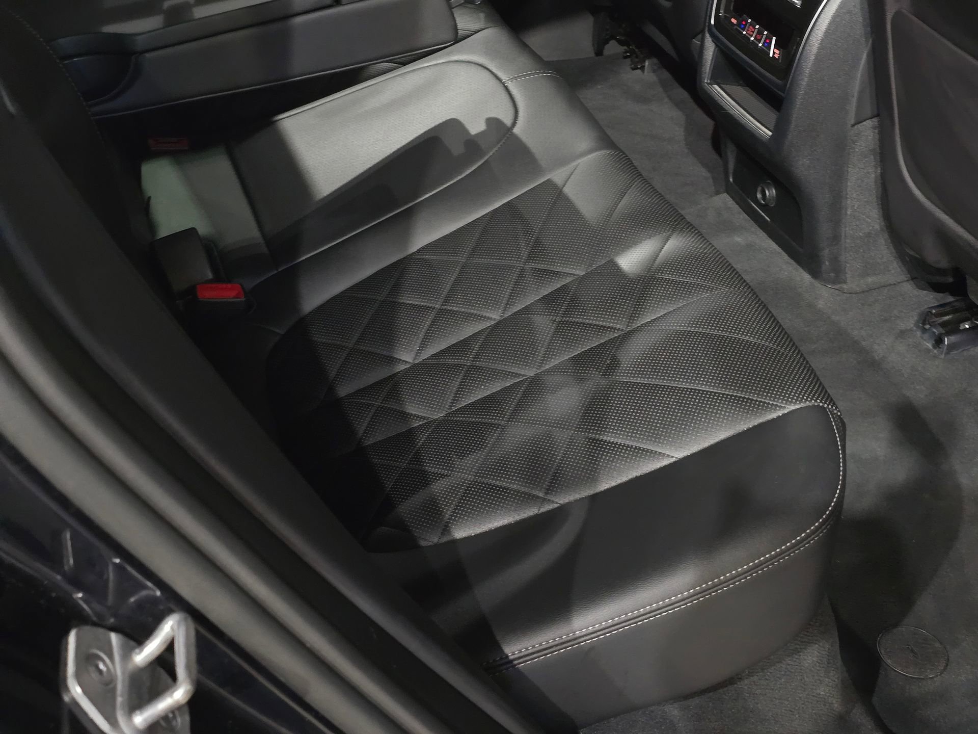 Used 2023 BMW X6 M50i w/ Parking Assistance Package image 59