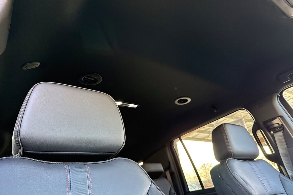 Used 2025 Chevrolet Suburban RST image 27