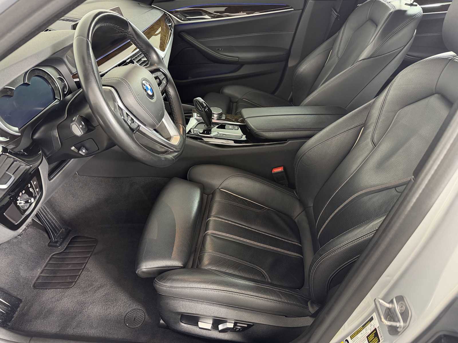 Used 2019 BMW 530e w/ Convenience Package RWD image 7