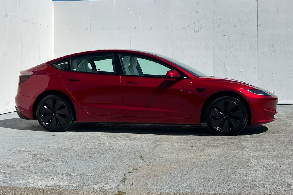 Used 2024 Tesla Model 3 Standard Range image 2
