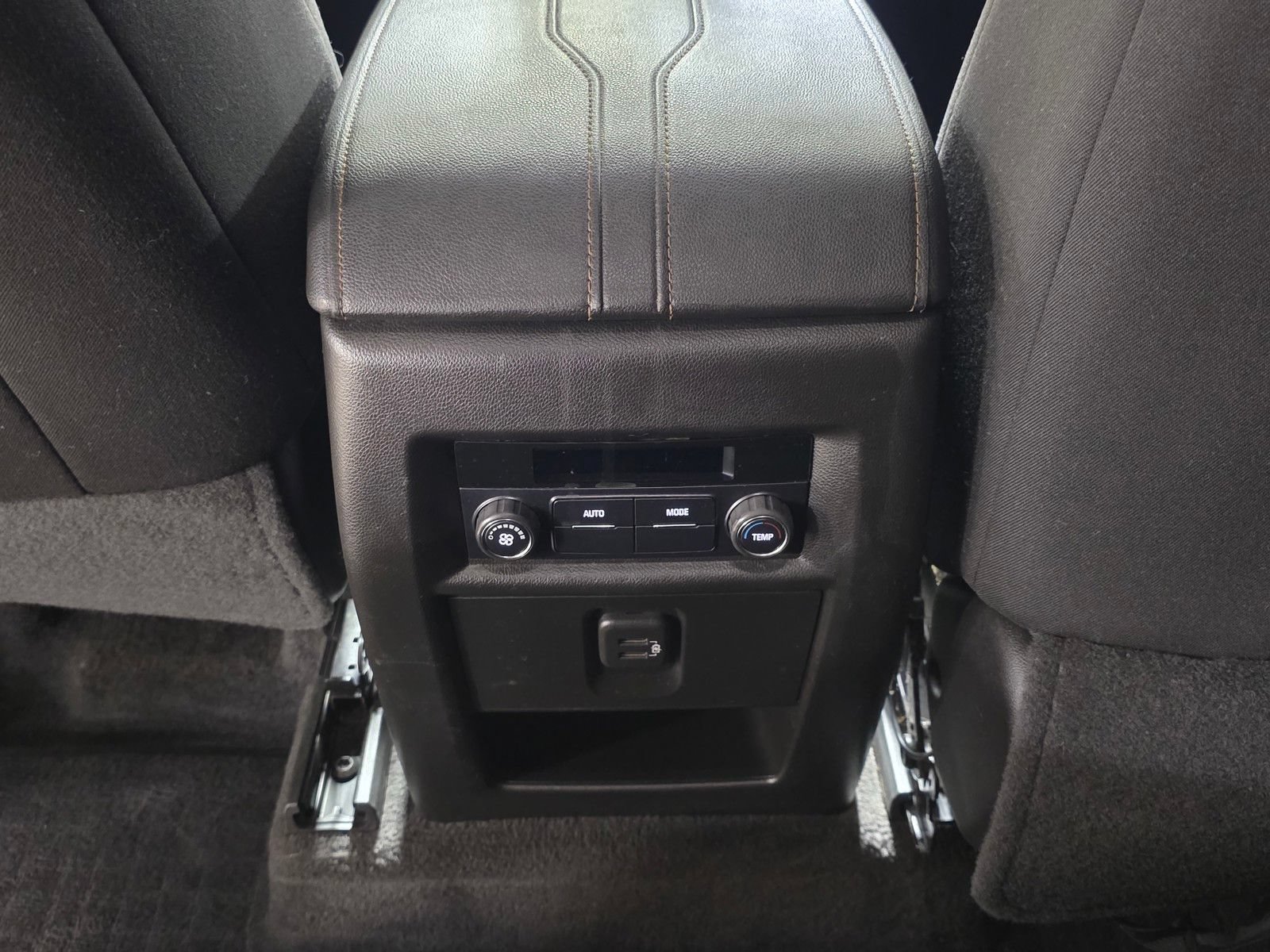 Used 2018 Chevrolet Traverse LT FWD image 17