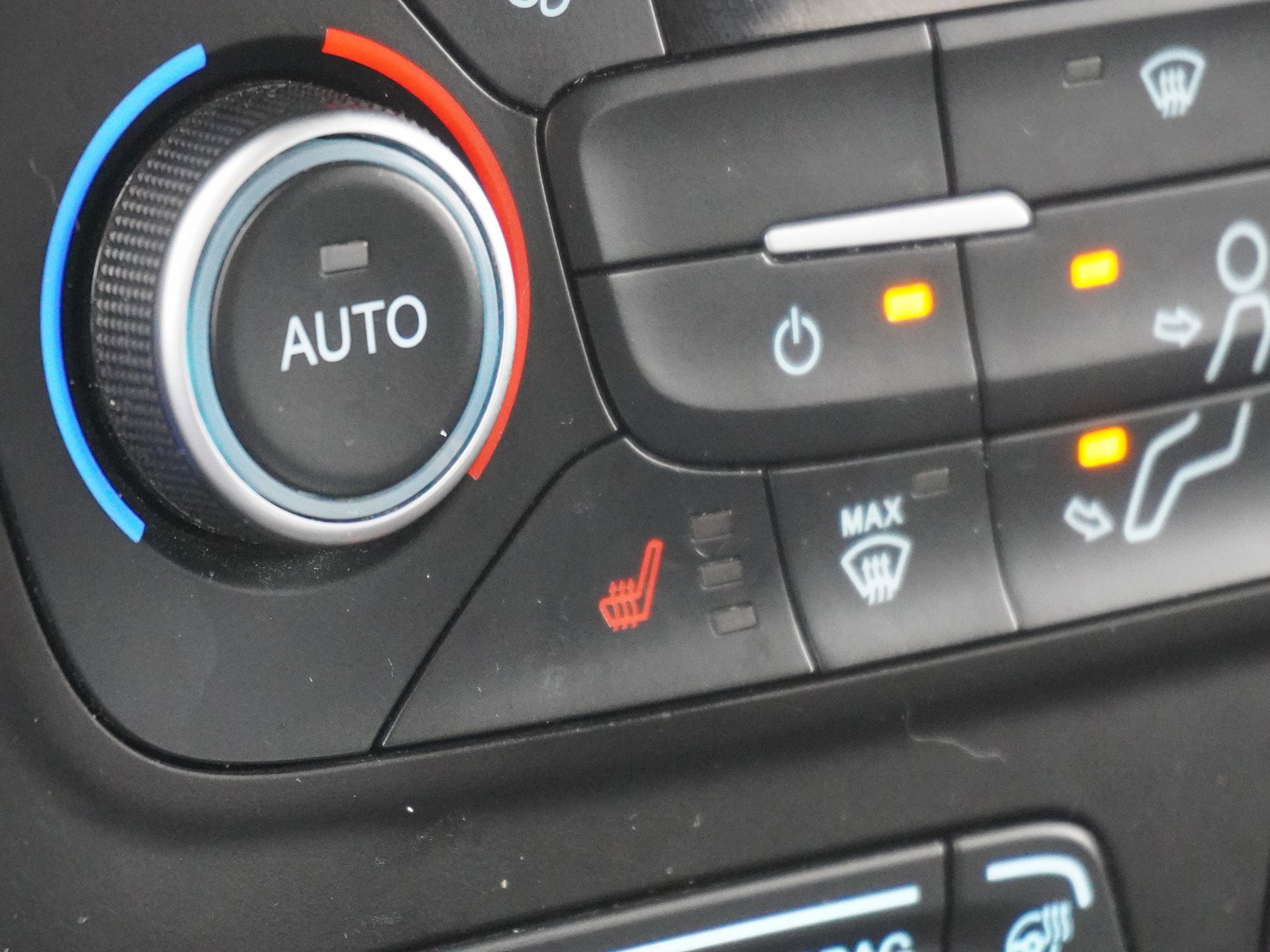 Used 2018 Ford Escape Titanium w/ Ford Safe & Smart Package image 22