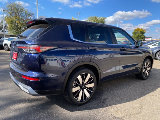 Used 2025 Mitsubishi Outlander SE AWD/4WD image 5