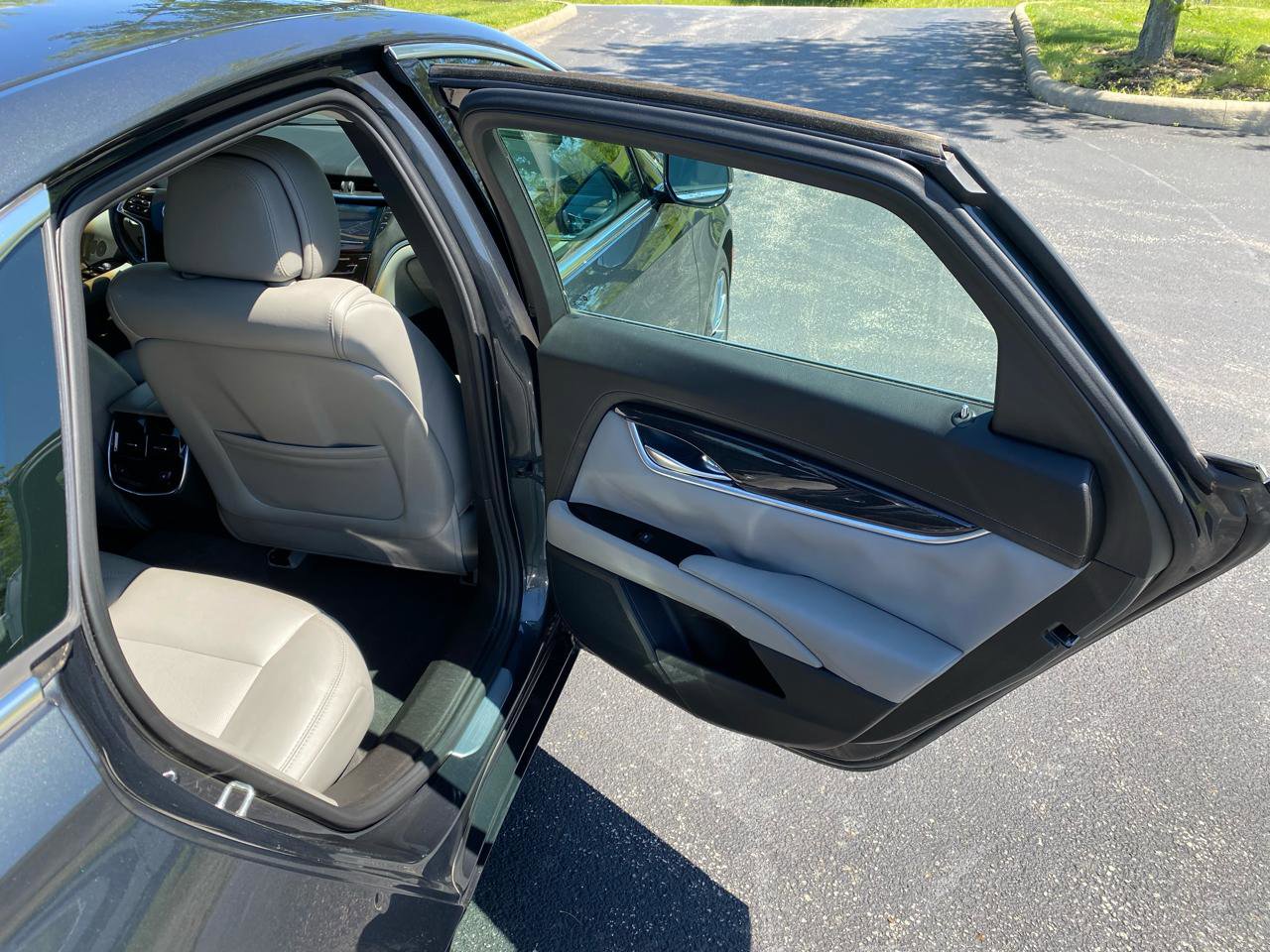 Used 2013 Cadillac XTS Luxury FWD image 19