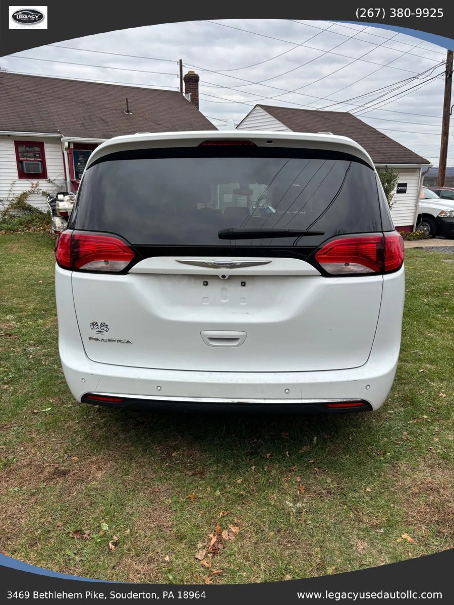 Used 2018 Chrysler Pacifica Touring Plus w/ Tire & Wheel Group image 7