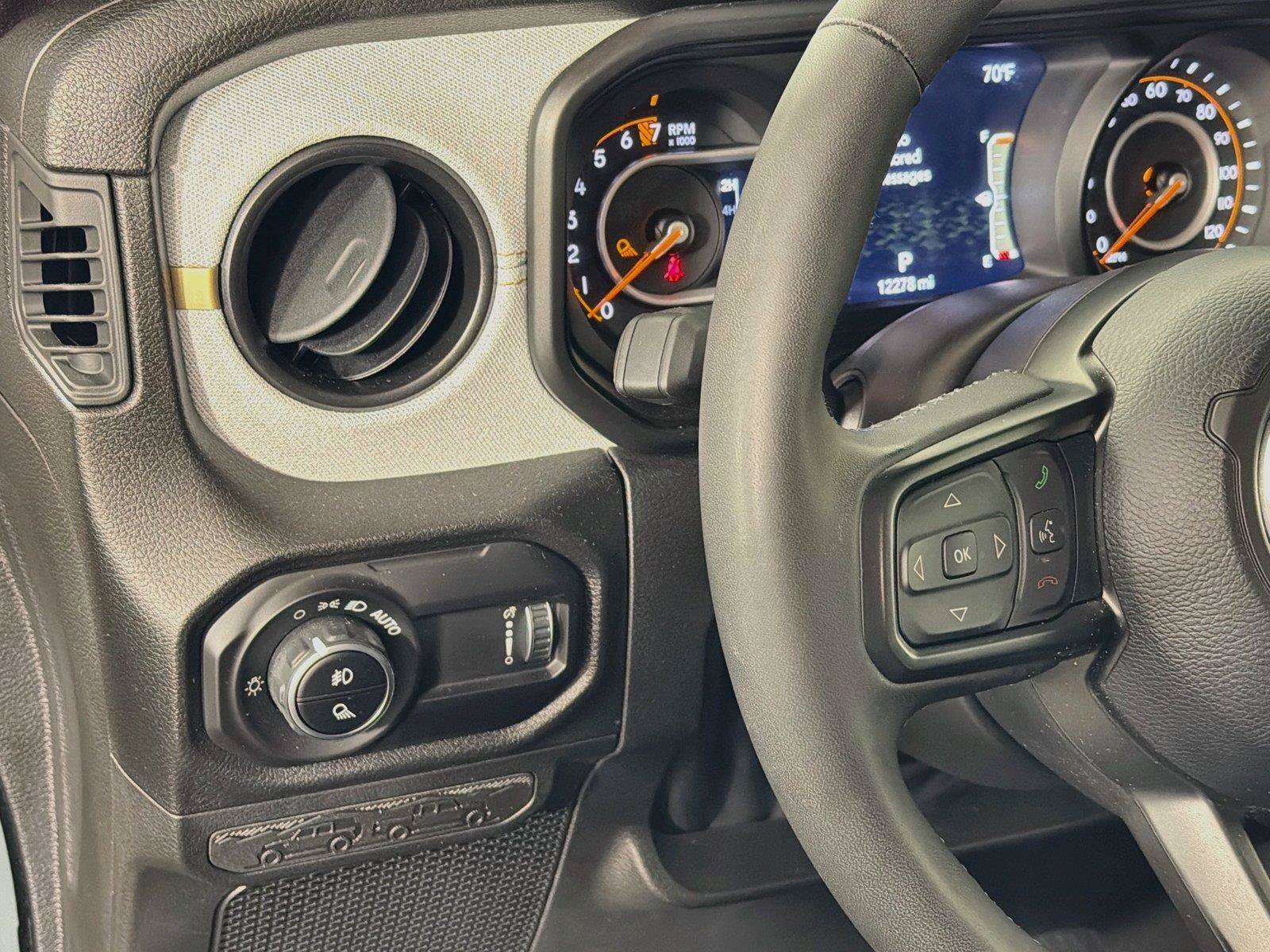 Used 2025 Jeep Gladiator Sport AWD/4WD image 17