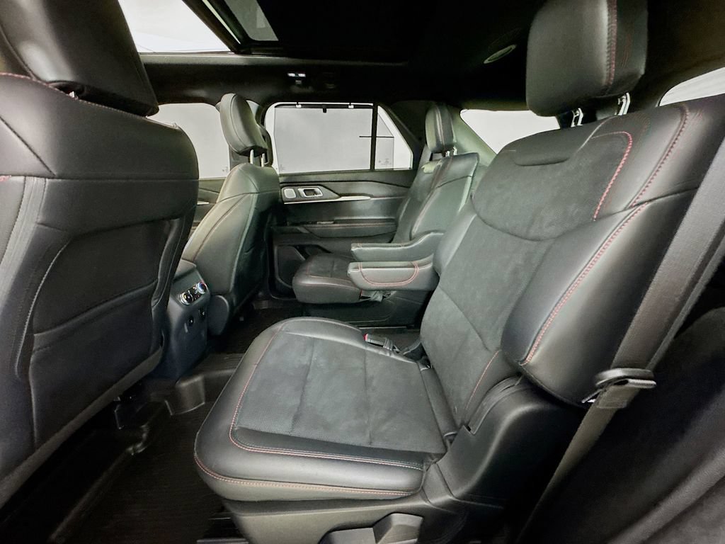 Used 2025 Ford Explorer ST AWD/4WD image 31