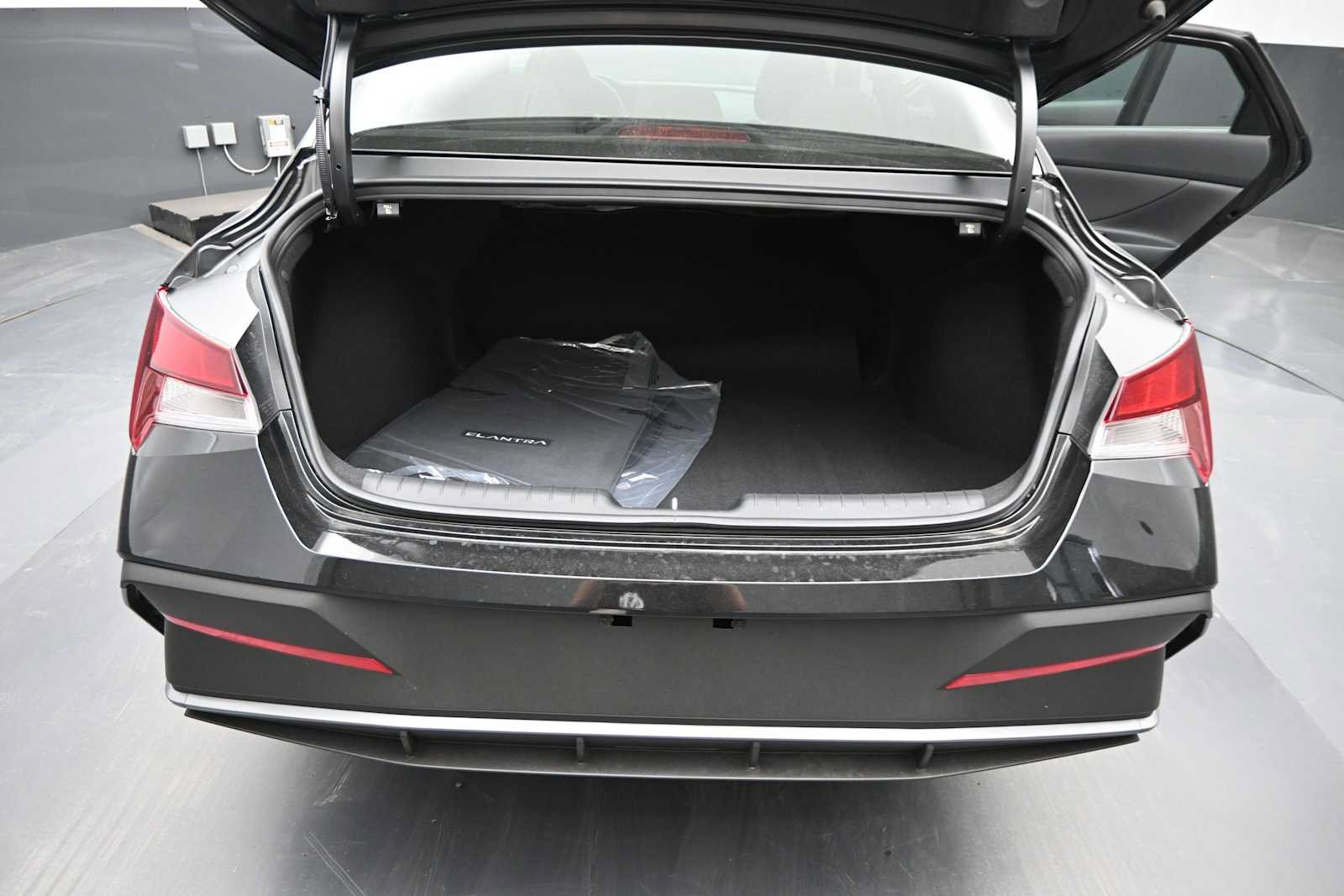 New 2026 Hyundai Elantra Sport FWD image 14