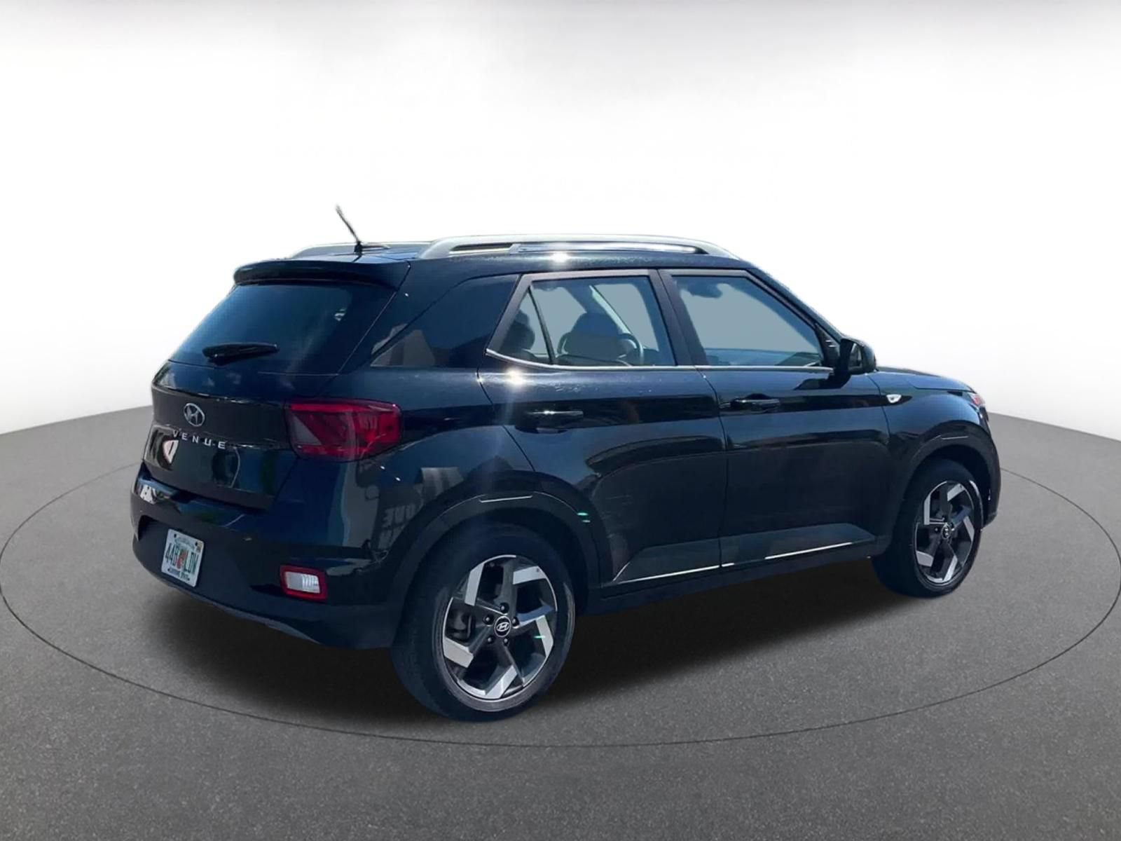 Used 2026 Hyundai Venue SEL FWD image 14