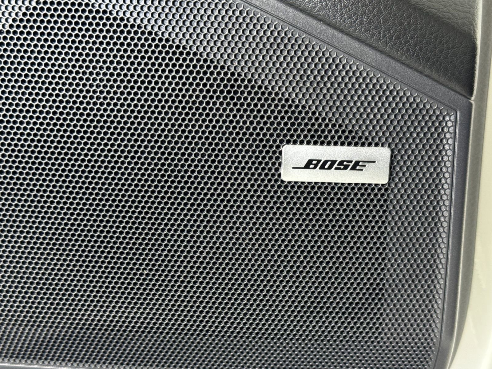 Certified 2023 Porsche Cayenne Platinum Edition image 21