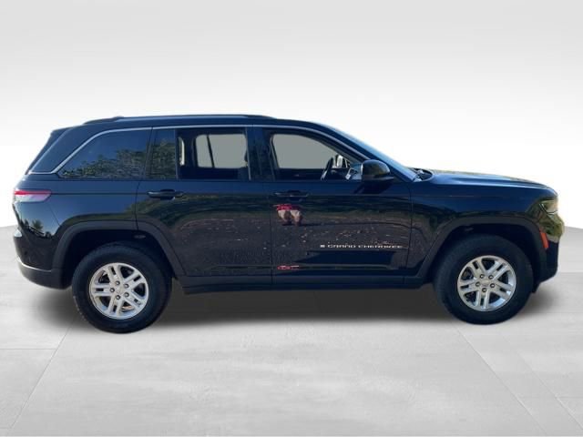 Used 2023 Jeep Grand Cherokee Laredo image 8