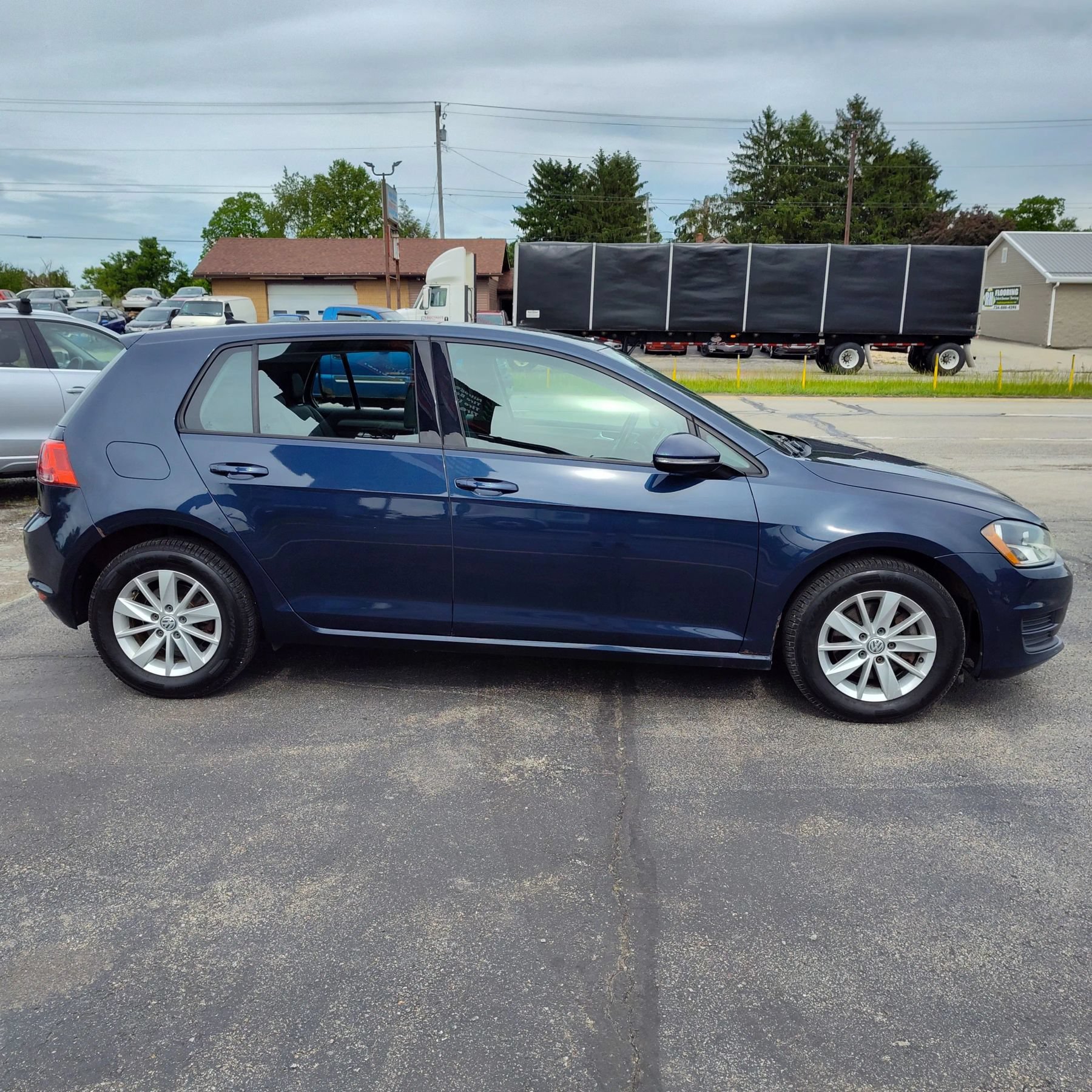 Used 2015 Volkswagen Golf S FWD image 6