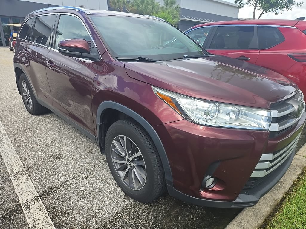 Used 2019 Toyota Highlander XLE AWD/4WD image 2