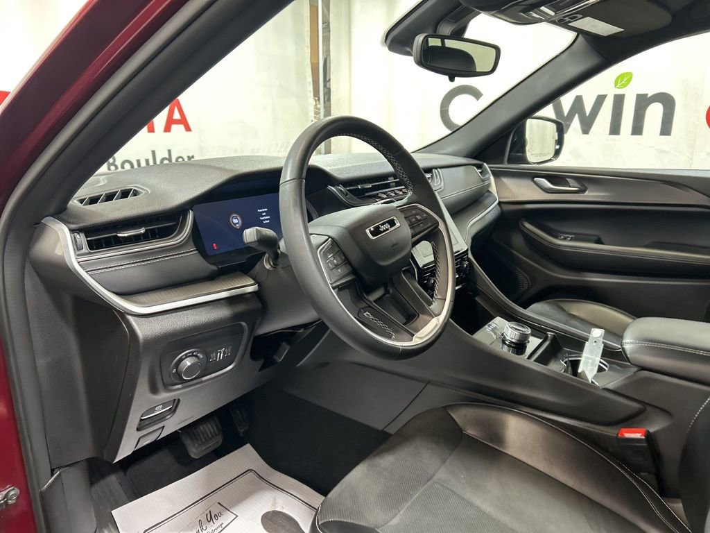 Used 2024 Jeep Grand Cherokee Altitude AWD/4WD image 19