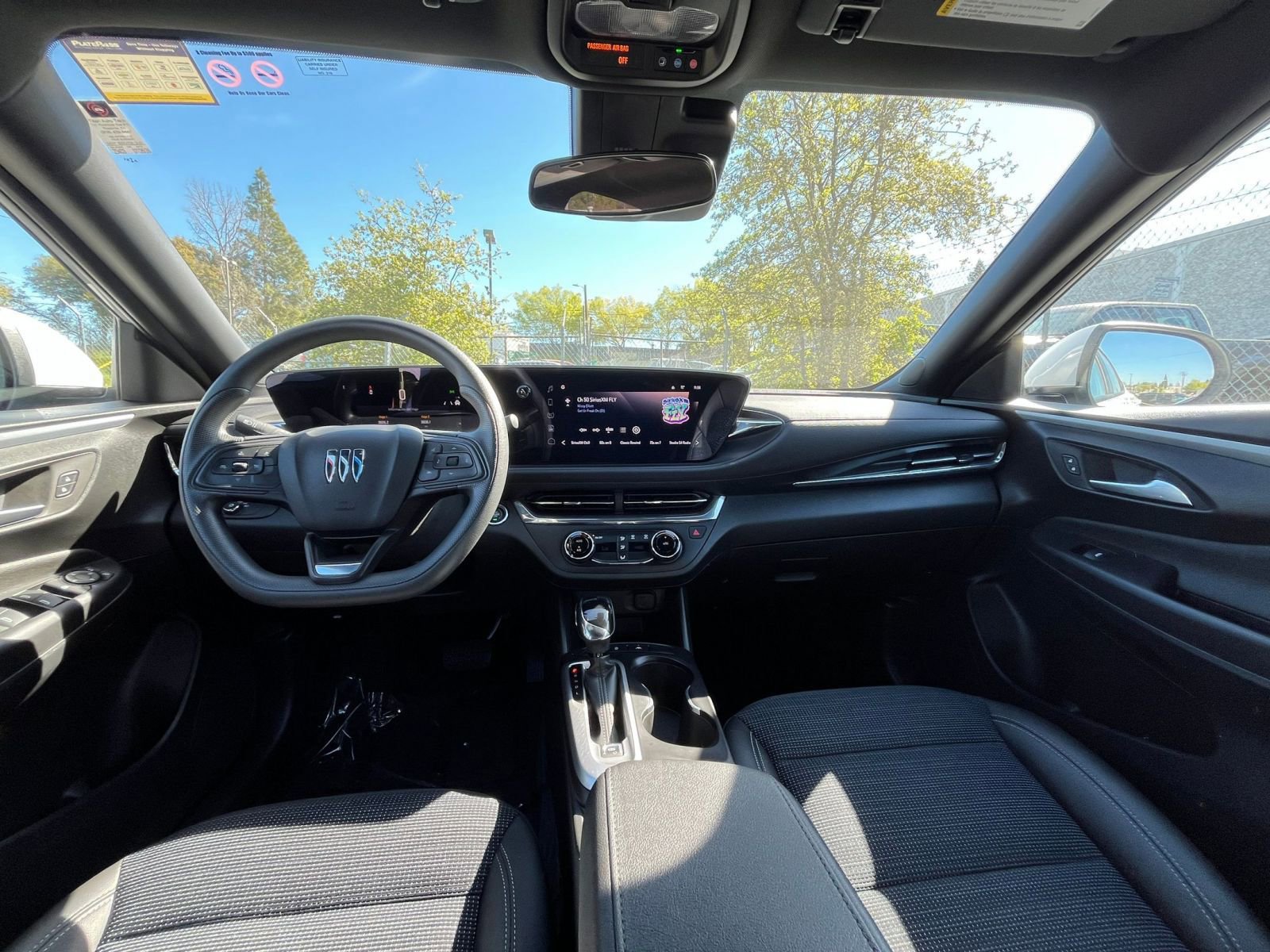 Used 2025 Buick Envista Preferred image 32