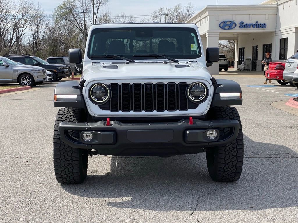 Used 2024 Jeep Gladiator Rubicon w/ Technology Group AWD/4WD image 2
