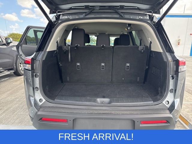 Used 2025 Nissan Pathfinder SV image 11