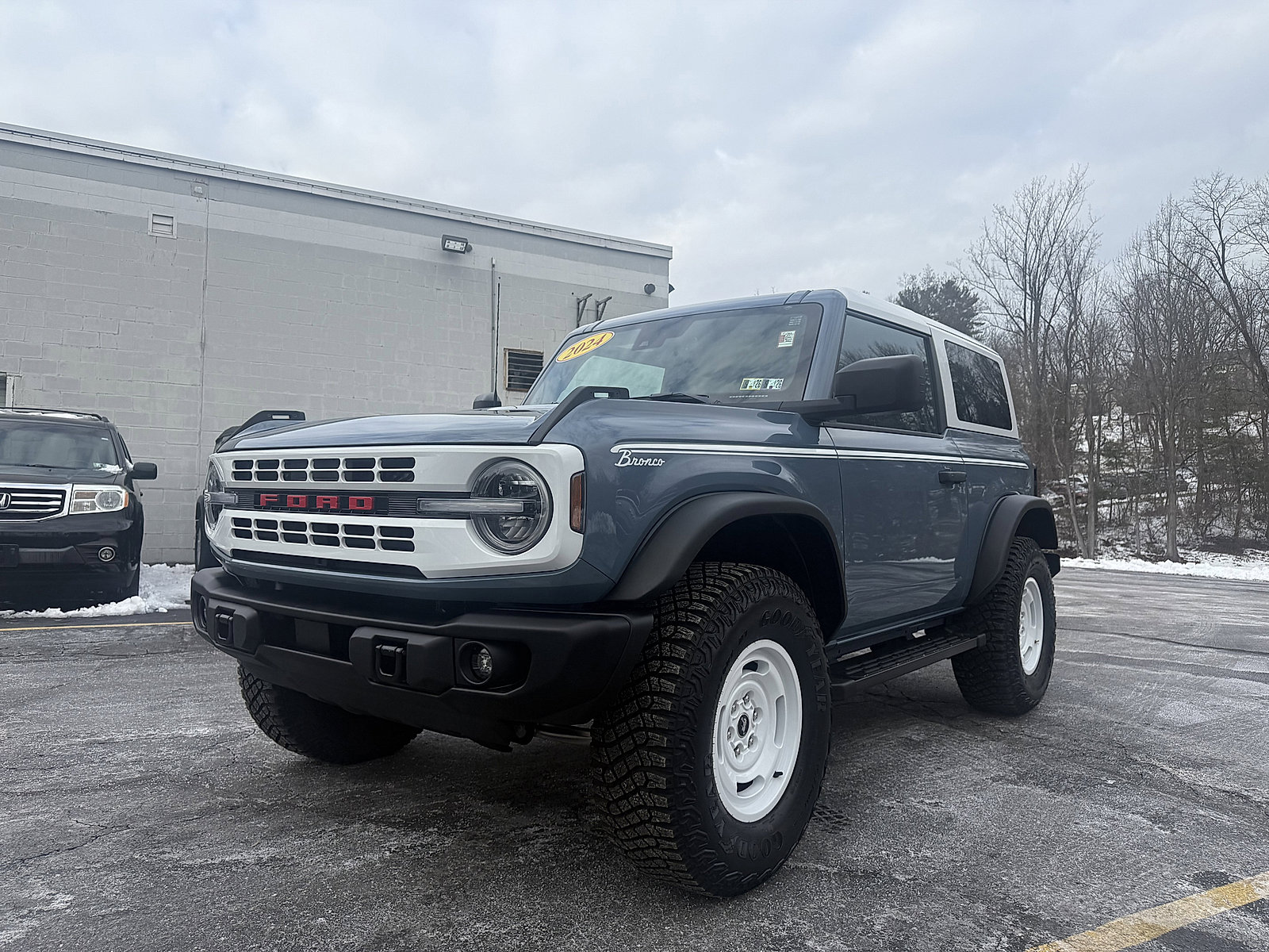 Used 2024 Ford Bronco Heritage Edition image 3