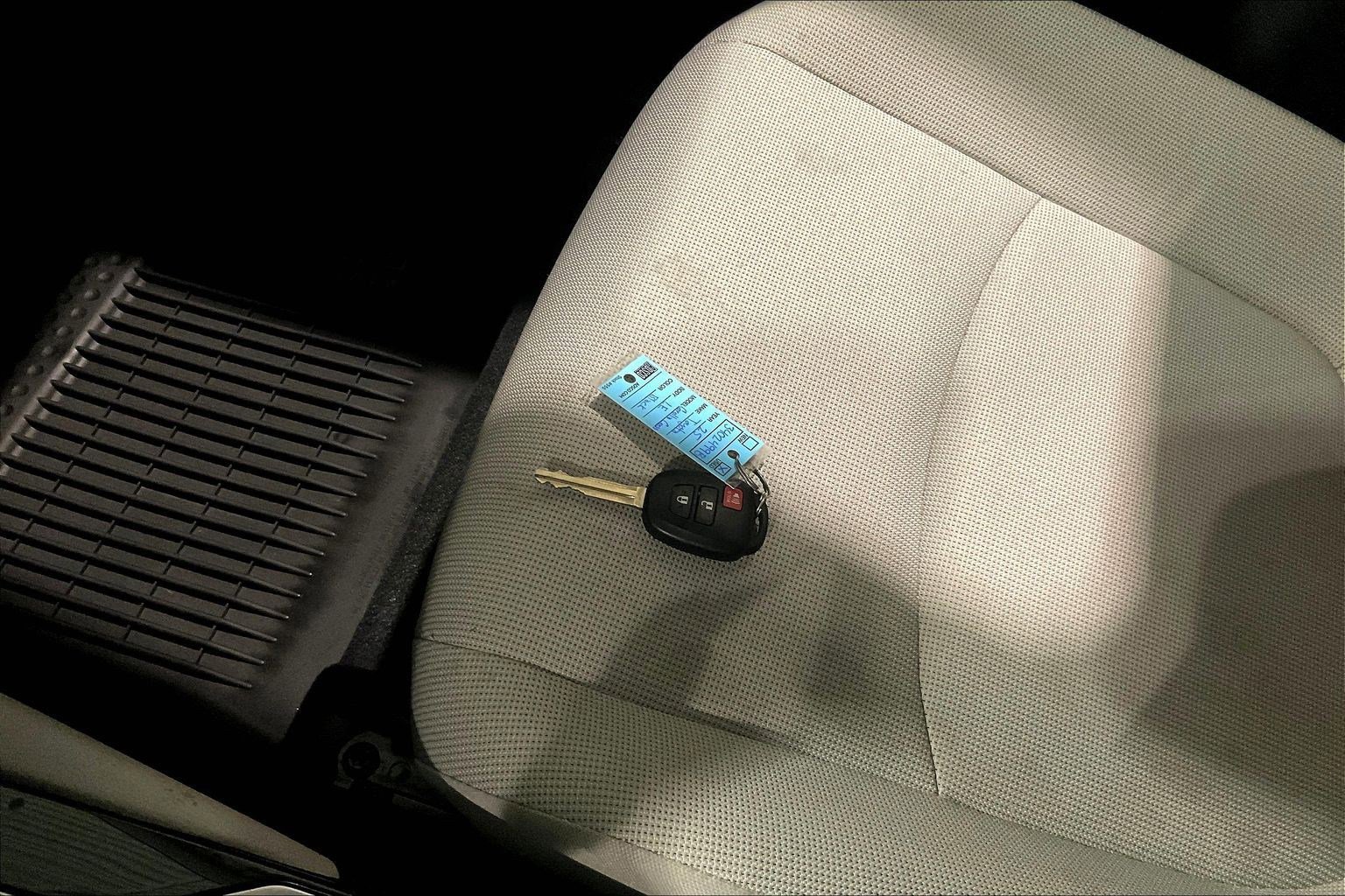 Used 2025 Toyota Corolla Cross L image 35