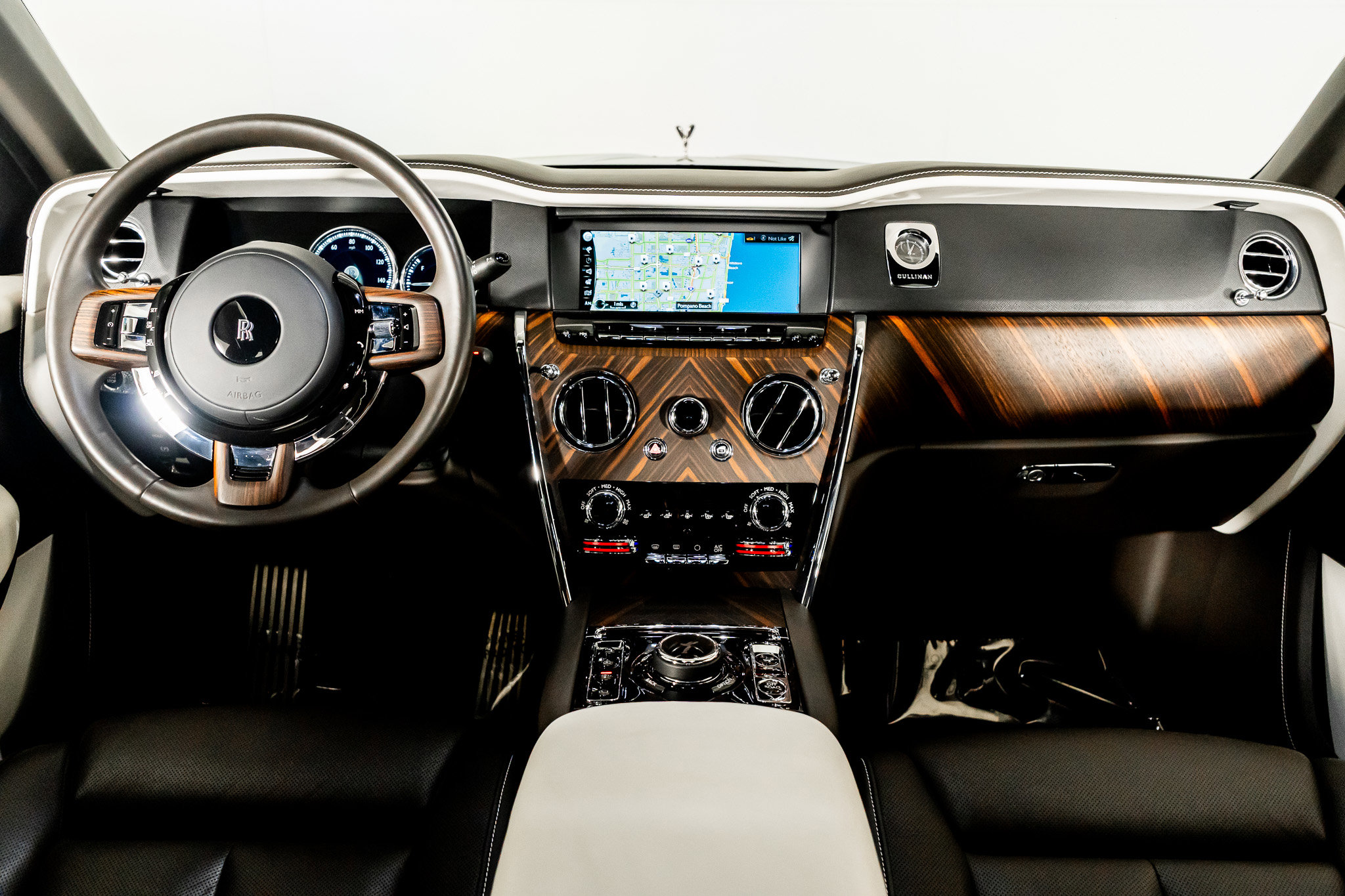 Used 2023 Rolls-Royce Cullinan w/ Cullinan Package image 58