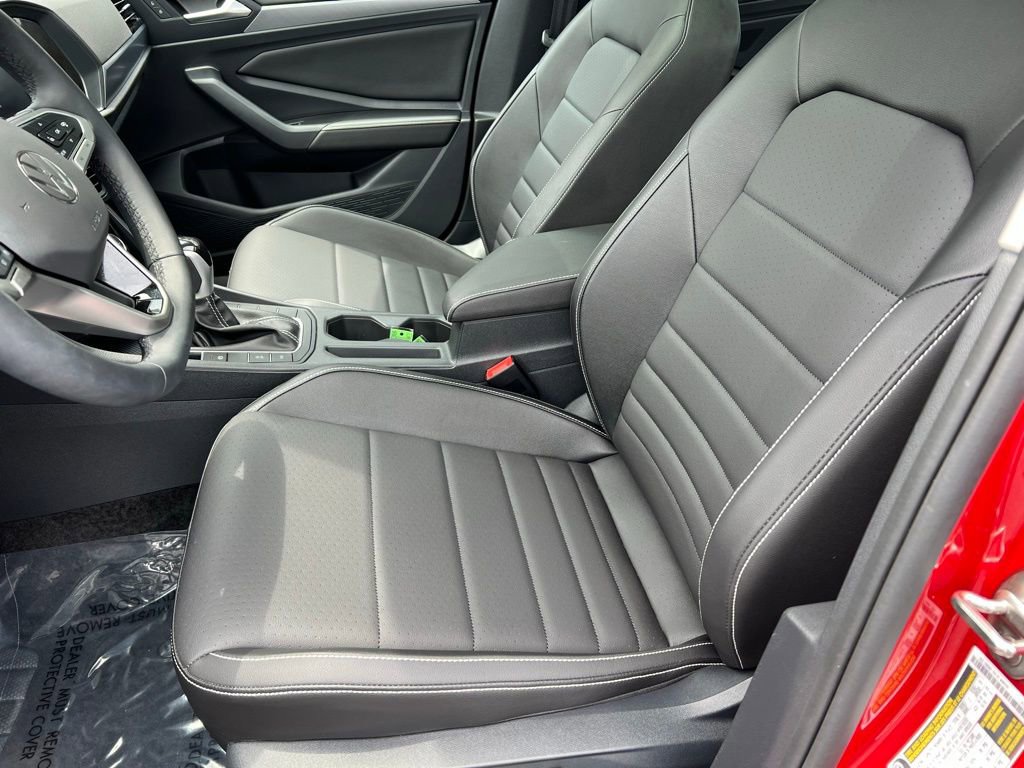 Used 2024 Volkswagen Jetta SE w/ Panoramic Sunroof Package image 11
