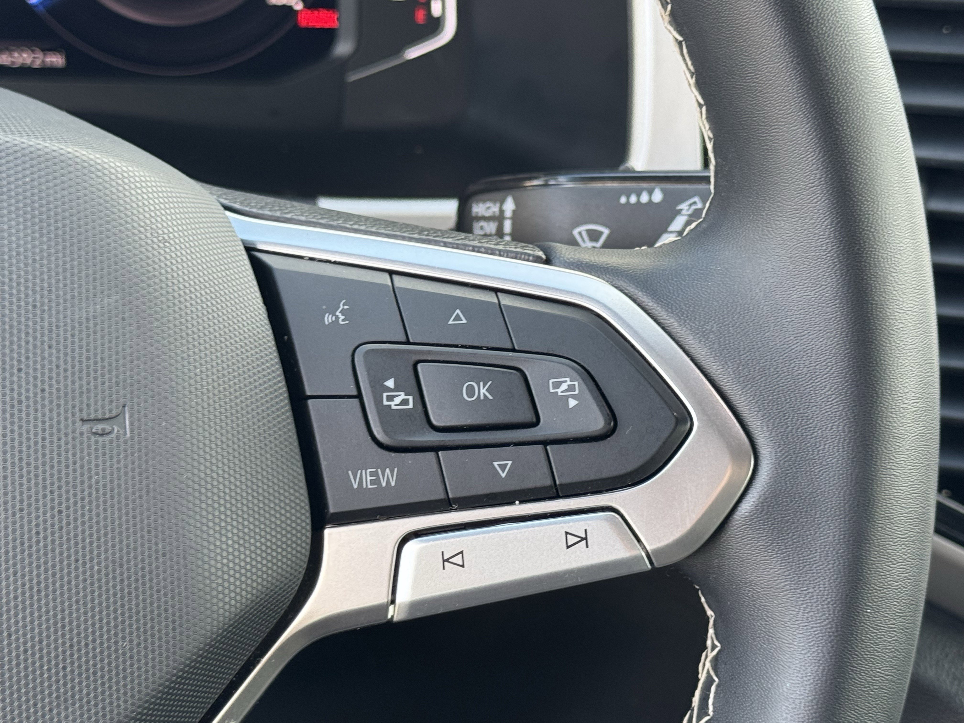 Certified 2023 Volkswagen Atlas Cross Sport SE w/ Black Wheel Package image 22