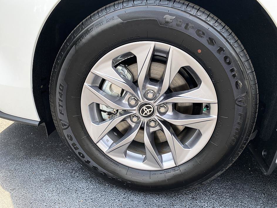 Certified 2026 Toyota Sienna XLE FWD image 28