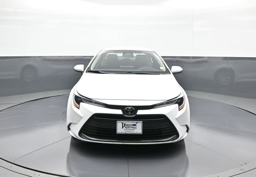 Certified 2025 Toyota Corolla LE image 2
