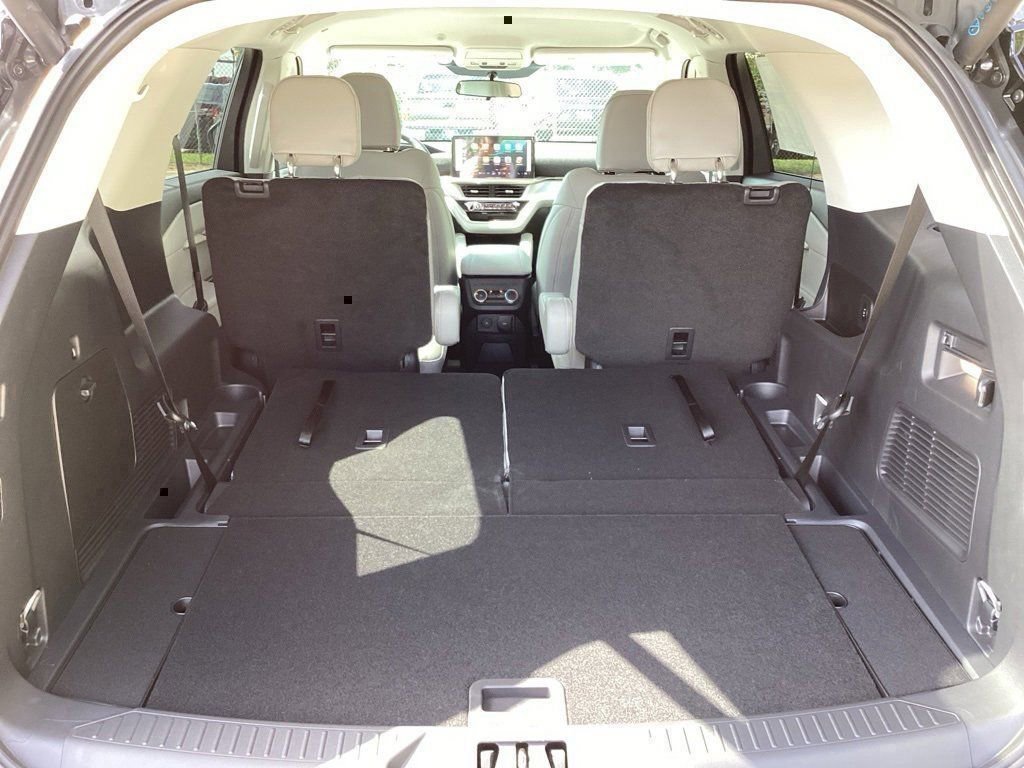 New 2025 Ford Explorer Active w/ Active Comfort Package image 11