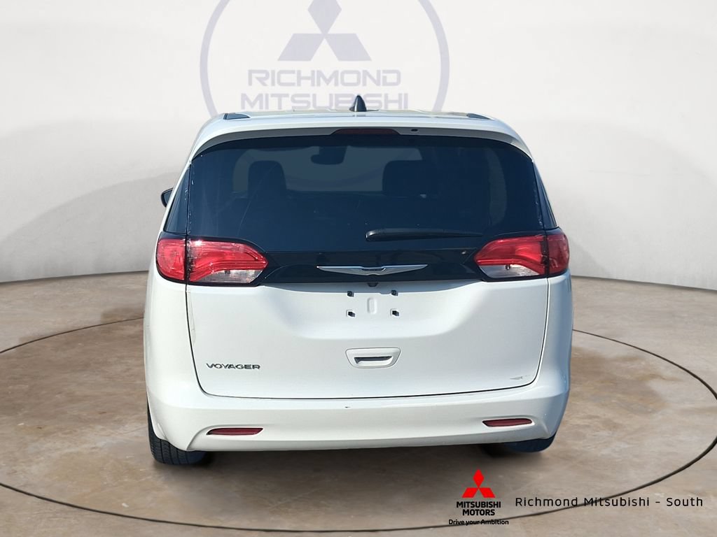 Used 2024 Chrysler Voyager LX FWD image 4