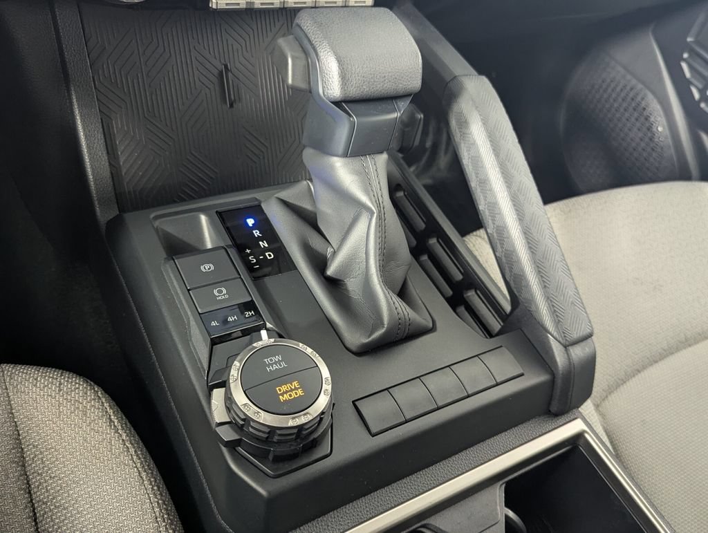 Used 2025 Toyota 4Runner SR5 AWD/4WD image 25