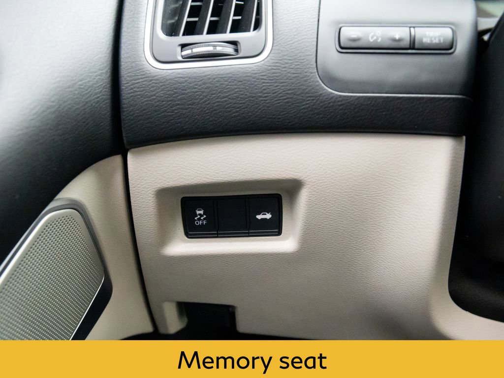 Used 2023 INFINITI Q50 Luxe w/ Cargo Package image 21