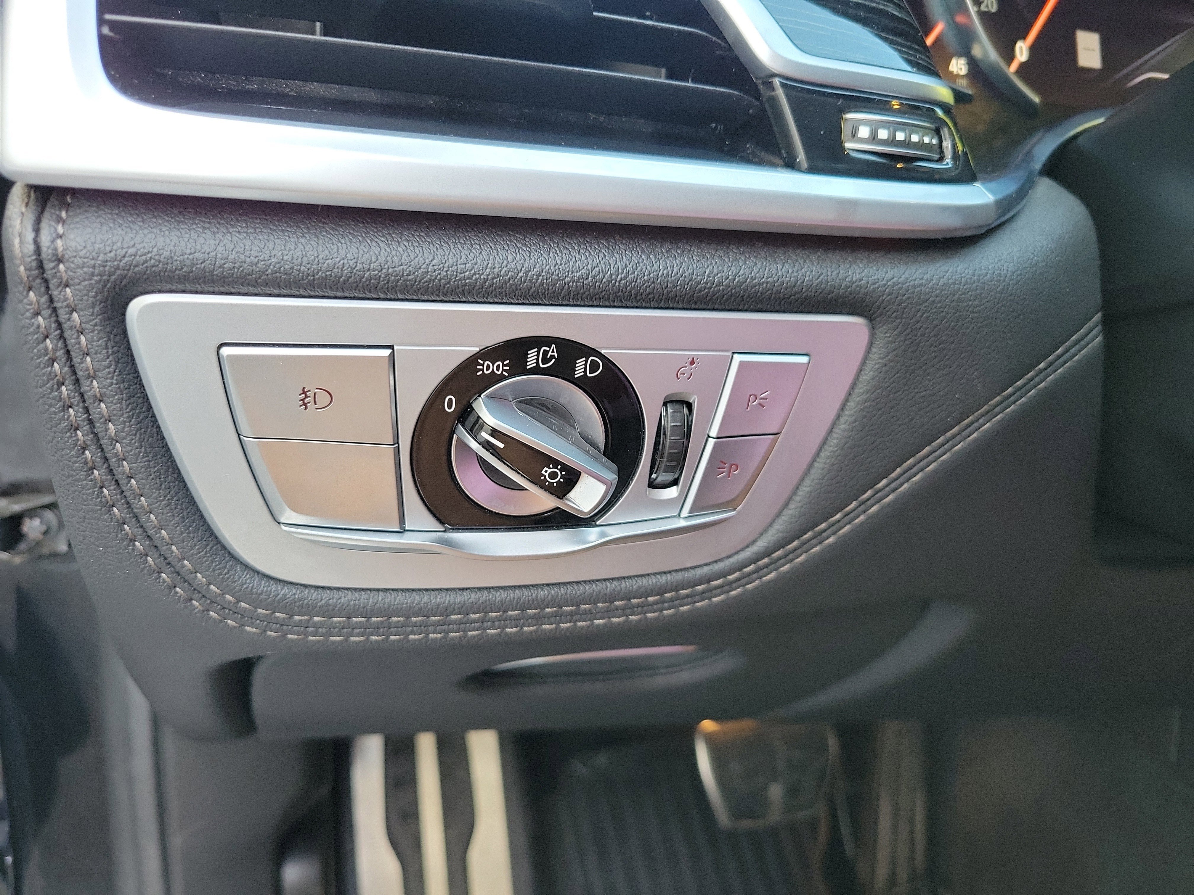 Used 2019 BMW 750i xDrive w/ Executive Package image 33