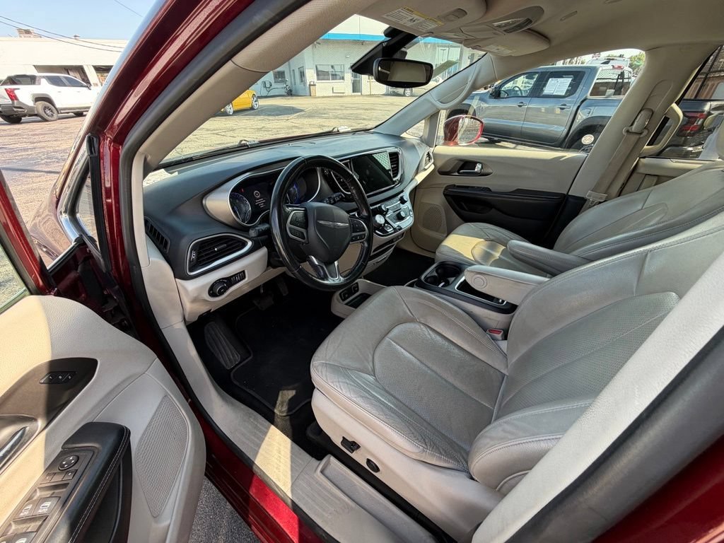 Used 2021 Chrysler Pacifica Touring-L FWD image 5